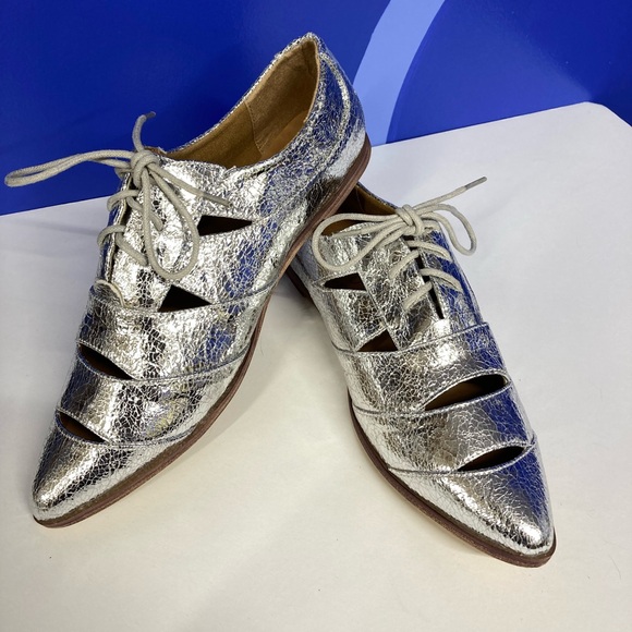 COCONUTS by Matisse metallic cut out oxfords - Picture 3 of 5